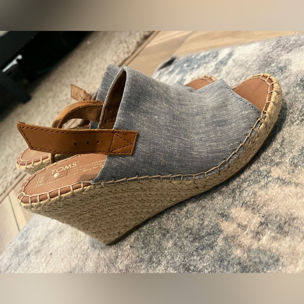 Size 9.5 Toms Wedges